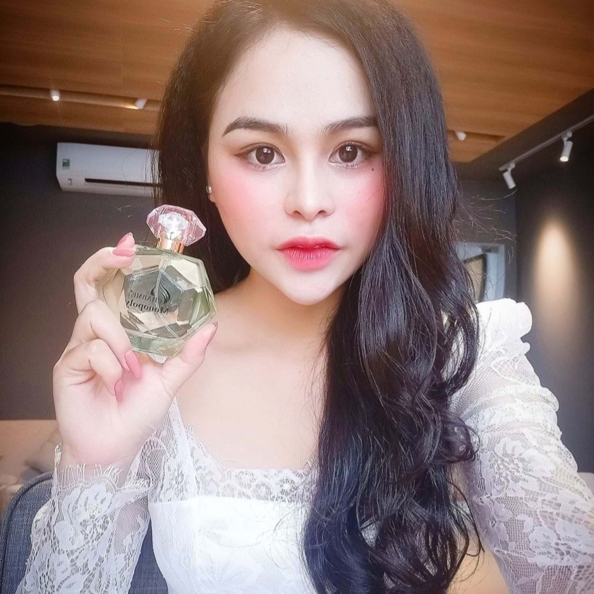 Nước hoa Charme Monopoly tạo nên sự tự tin quyến rũ và cuốn hút cho phái đẹp. 