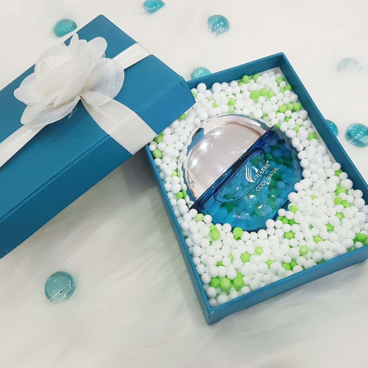 Phẩm chất tinh túy, hơi thở thơm mát tuyệt vời mà nước hoa Cool Water mang đến sẽ tạo nên sức hút khó cưỡng của bạn. ​