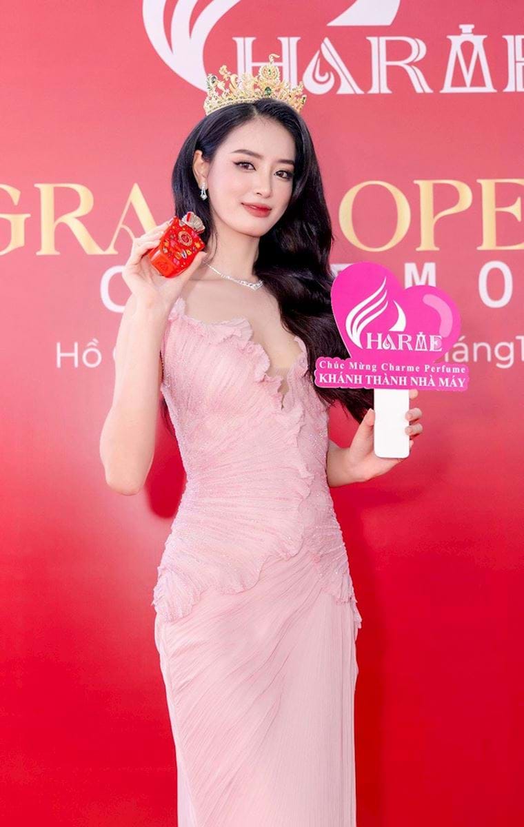 20 Hoa Hậu, Nghệ Sỹ Diễn Viên Có Mặt Chúc Mừng Khánh Thành Nhà Máy Sản Xuất Nước Hoa Charme Perfume