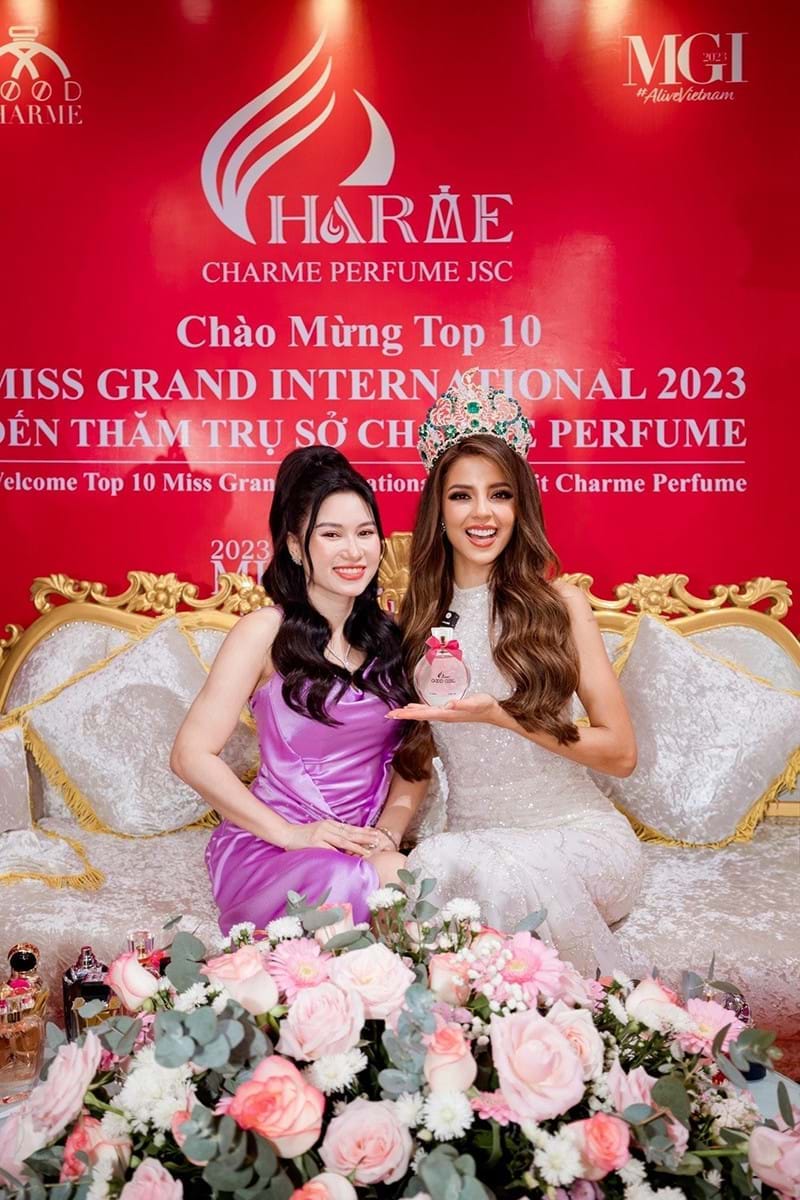 Vừa Đăng Quang, Top 10 Miss Grand International Đến Trụ Sở Nước Hoa Charme Perfume Để Tri Ân Thương Hiệu