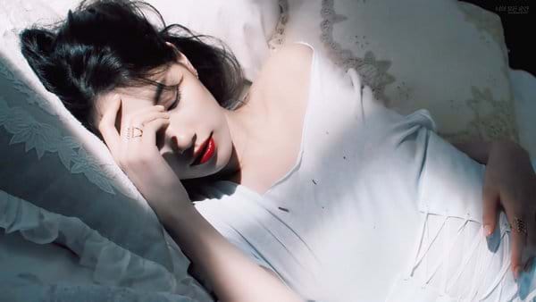 Không muốn lỗ chân lông to làm xấu cả gương mặt, chị em nhớ bỏ ngay mấy thói quen này