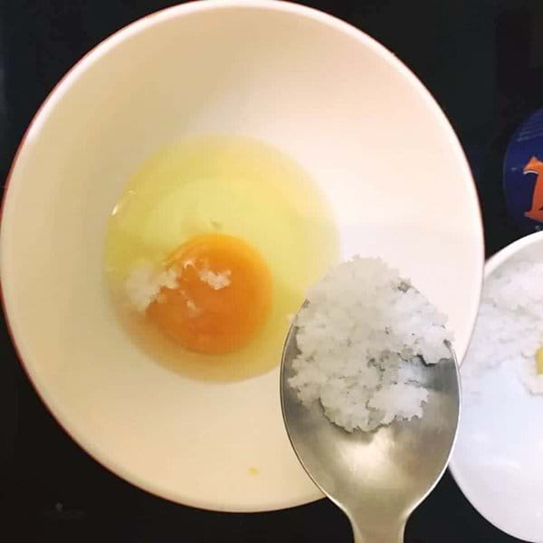 Chuẩn bị 1 bia, 1 trứng gà bạn sẽ có làn da trắng mịn hơn dùng kem trộn nhiều lần