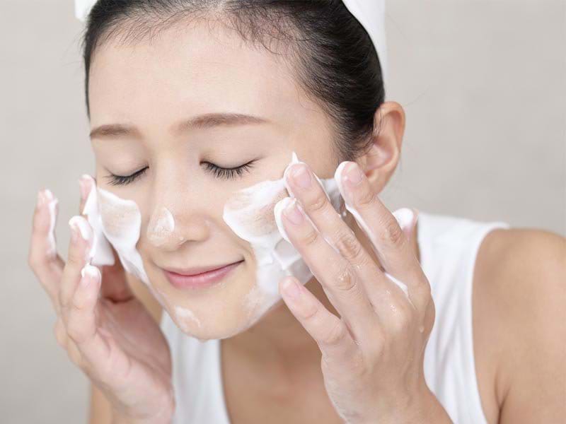 1 bước làm sạch bằng 3 bước dưỡng da, chị em đã biết phương pháp rửa mặt thần thánh này?