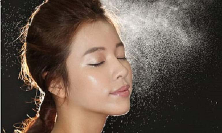 Xịt khoáng cho da tác dụng thế nào trong ngày nắng?