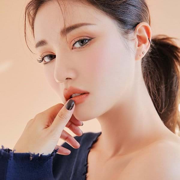 10 lý do bạn nên chọn phấn cushion cho lớp nền mỏng mịn mùa hè!