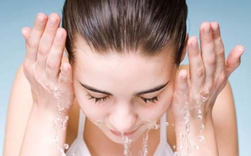 Cách dùng sữa rửa mặt đúng cách mang lại hiệu quả cao