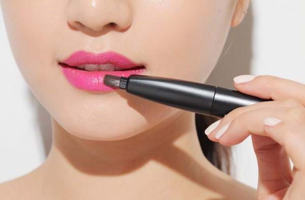 Giải mã cách đánh son lâu trôi bền màu suốt cả ngày của hotgirl Hàn